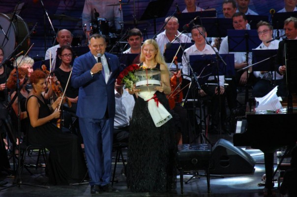 Знаменитая американская пианистка выступила под открытым небом на концерте к 150-летию Донецка