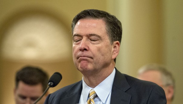 Экс-главу ФБР обвиняют в разглашении служебной информации