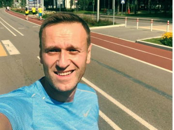 Навальный-Гапон снова зовет людей на незаконные митинги, а сам планирует дорогущий отдых