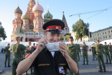 Участники фестиваля «Спасская башня» попробовали блюда полевой кухни