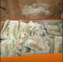 Опять квартира с сумками забитыми деньгами