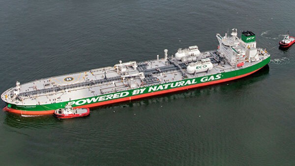 Танкер "Совкомфлота" первым в мире прошел Севморпуть на СПГ