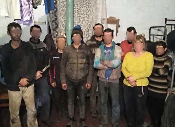 Банда цыган и грузин держала в рабстве более 100 человек в Одесской области на сельхозпредприятии.