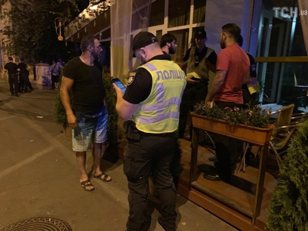 Конфликт между отдыхающими и владельцем кафе в Киеве закончился стрельбой