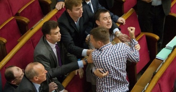 Разбитые головы, переломанные рёбра: жестоко подрались Богдан и нардеп от Порошенко