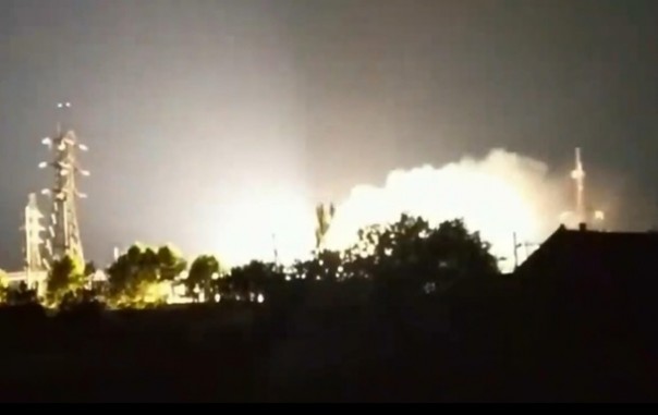 Город в Запорожской области остался без света. (Видео ЧП на подстанции)