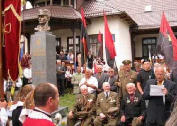 В Косово националисты открыли памятники полицаю, уничтожавшему евреев в доме раввина
