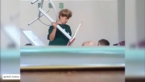 "Я пойду в тюрьму, а тебе конец": учительница угрожала убить школьника партой