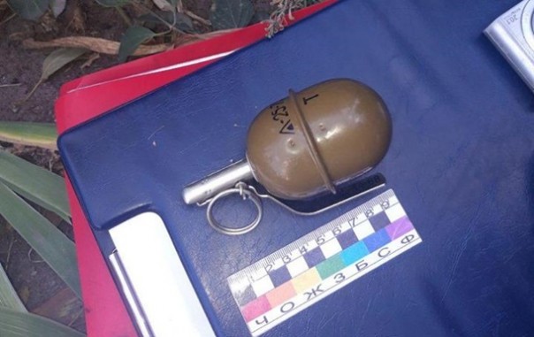 Я всегда с собой беру пострелять, взорвать, продать...