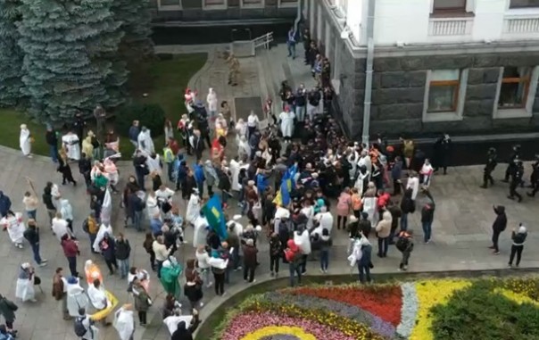 Под Офисом президента произошли стычки