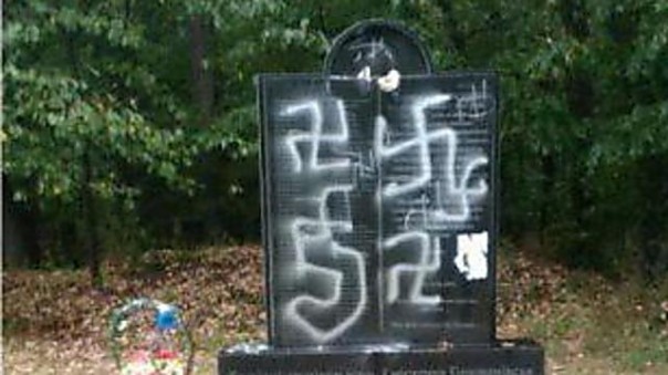 "Опомнитесь, ж.ды, остановитесь, ибо продажа украинской земли быстро приведет к холокосту".