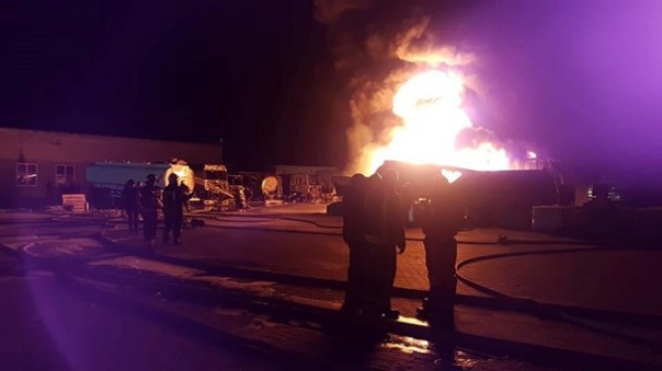 В Киеве произошёл мощный пожар: горело девять автоцистерн