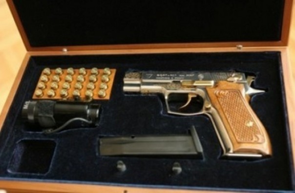 В МВД не могут сосчитать, сколько наградного оружия раздали в 2019 году