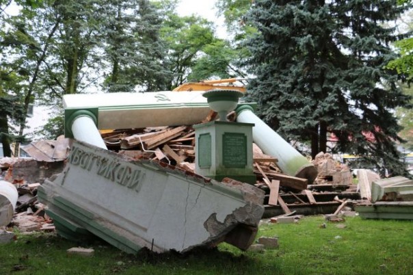 Снос памятников советским воинам в Польше курирует НАТО?