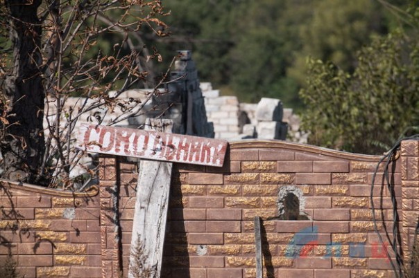 Село Сокольники из-за постоянных обстрелов со стороны укрофашистов покинули все жители (Фоторепортаж)