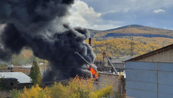 Склад с битумом загорелся в Красноярске