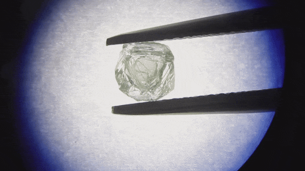 Единственный в своём роде: В Якутии нашли уникальный алмаз с другим алмазом внутри