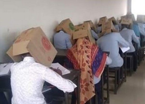 Всё гениальное просто: в индийском колледже изобрели способ против списывания