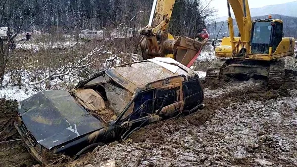 Число погибших при прорыве дамб в Красноярском крае выросло до 17 человек