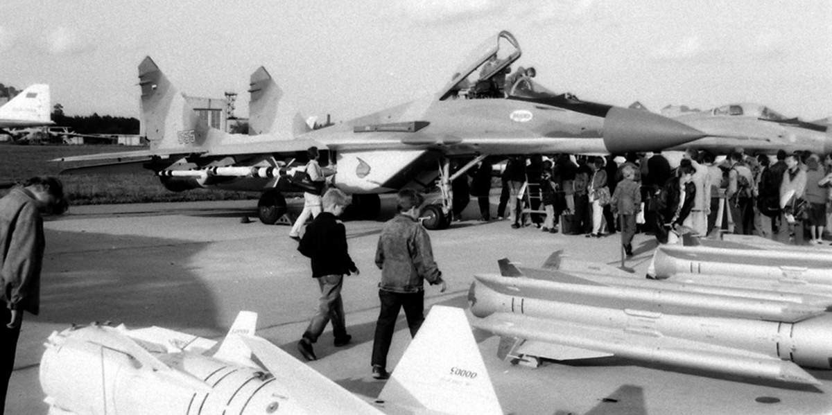 08 1992. 08 1992. 16. 08 1992. 16.