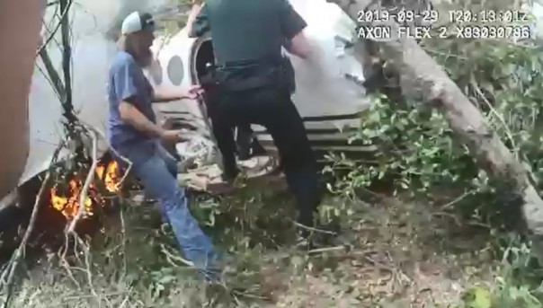 Опубликовано видео первых минут после фатальной авиакатастрофы в США