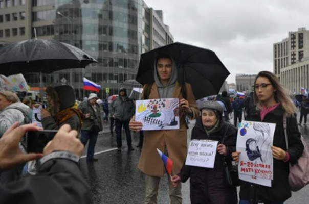 Осенний «протестопад». Почему акции оппозиции собирают всё меньше людей?