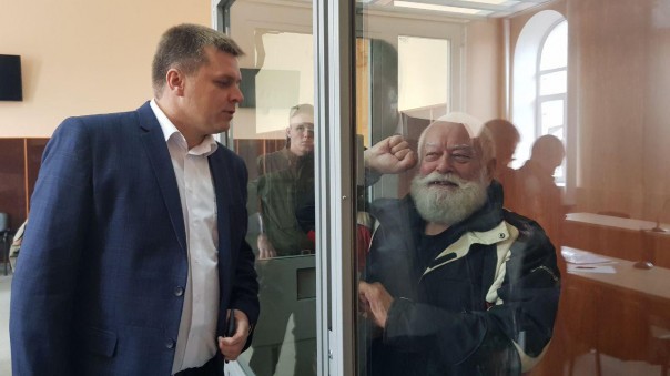 Украинцы запустили флешмоб в поддержку самого пожилого политзаключенного 85-летнего Мехти Логунова