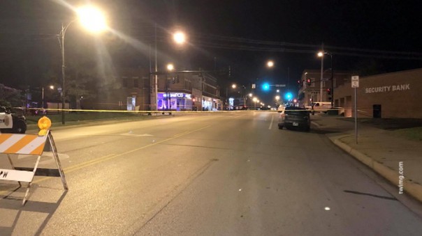 В Канзас-Сити мужчина зашел в бар и расстрелял посетителей