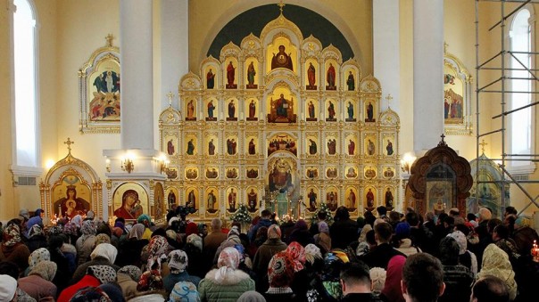 Православные христиане празднуют Покров