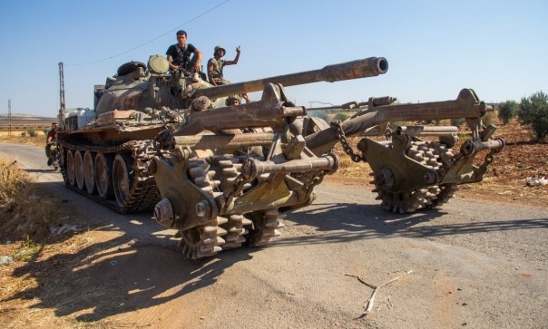 Сирийская армия разворачивает позиции в Манбидже после ухода курдских радикалов