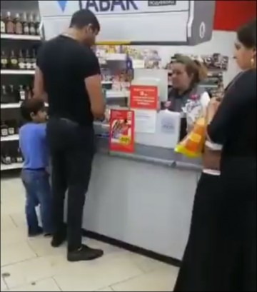 Камеры их не смущают!?