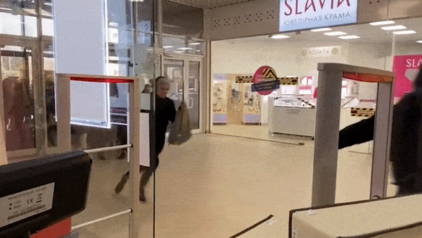 Белорусы устроили забег "на выживание" за бесплатными бургерами — видео