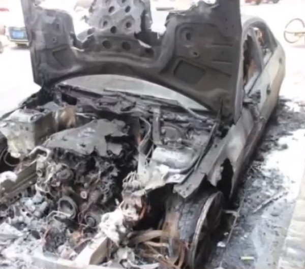 Мужчина хотел убить таракана, но едва не заслужил премию Дарвина. Так глупо устроить ЧП — это надо уметь