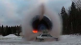 Легковушку испытали ударной волной взрыва: замедленная съемка