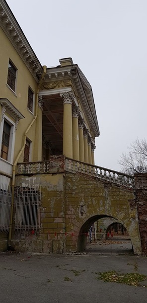 Опубликованы фото разваливающегося Потемкинского дворца в Днепропетровске