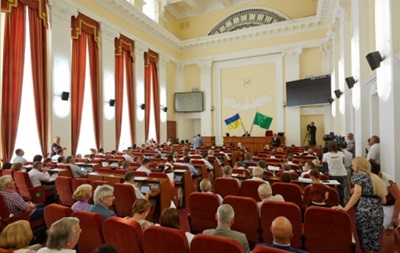 "Разрешить голосовать переселенцам". Харьковский горсовет принял обращение к Раде