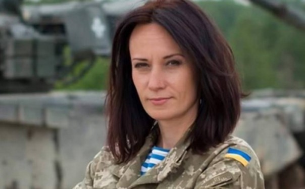 «Падай в ноги и возвращай трон Порошенко!». Маруся Зверобой вновь обрушилась с матом на Зеленского