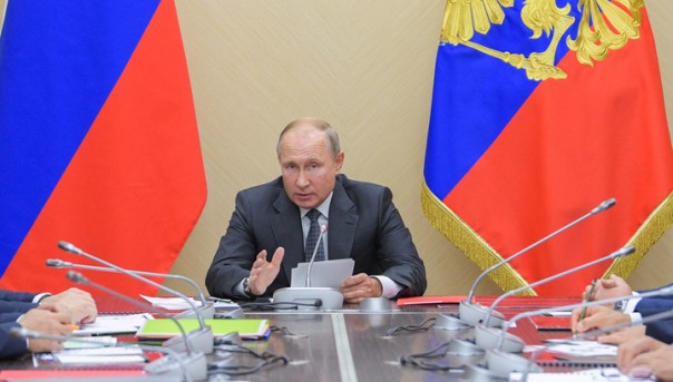 Путин предупредил, что дефицит квалифицированных кадров может составить три миллиона человек