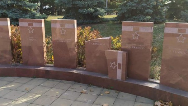 В Кишиневе вандалы разбили памятник Герою Советского Союза Георгию Черниенко