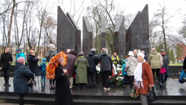 В латвийском Даугавпилсе зажегся вечный огонь