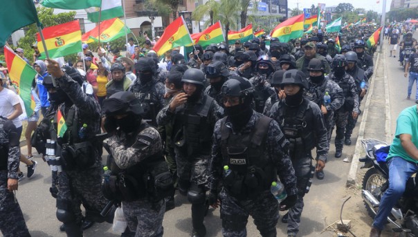 Президент Боливии ушел в отставку после требования армии