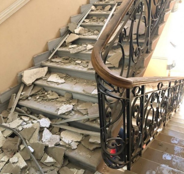 В главке полиции Одессы обрушился потолок, есть пострадавшие | В киевском ТРЦ обвалился потолок