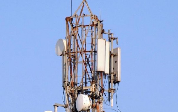 В Киеве подожгли третью мобильную вышку в знак солидарности с курдами