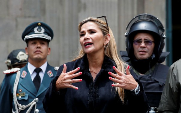 Москва признала Жанин Аньес временным президентом Боливии, но только до выборов