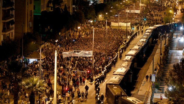 Беспорядки в Афинах: полиция применила слезоточивый газ