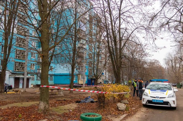 В Днепропетровске мужчина взорвал себя гранатой во дворе многоэтажки