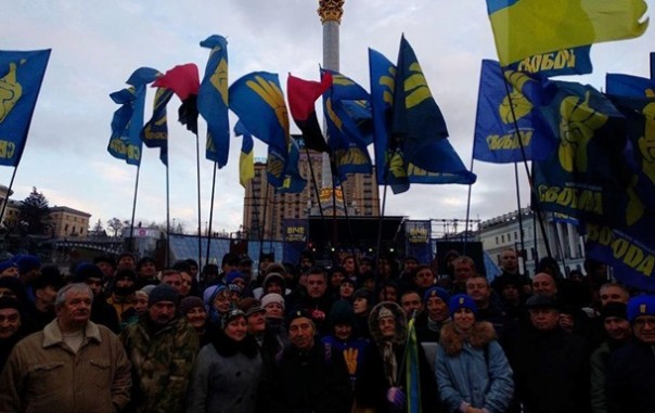 Около 1000 кастрюлеголовых сектантов прихода "ЕС и кружевных трусиков" собрались в центре Киева в шестую годовщину Майдана