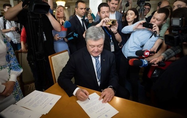 ГБР получило доступ к паспортам Порошенко