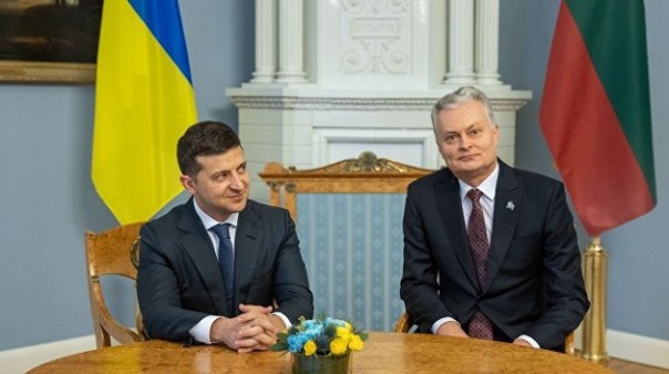 Прибалтийский забег Зеленского вдохнул новую жизнь в тень Петра Порошенко