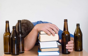 Куда ни придет – везде накосячит: Почему в РГПУ студентам продают алкоголь